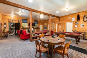 Lewis Creek Hideaway - Hot Tub, EV Cable, Pool Table, Historic